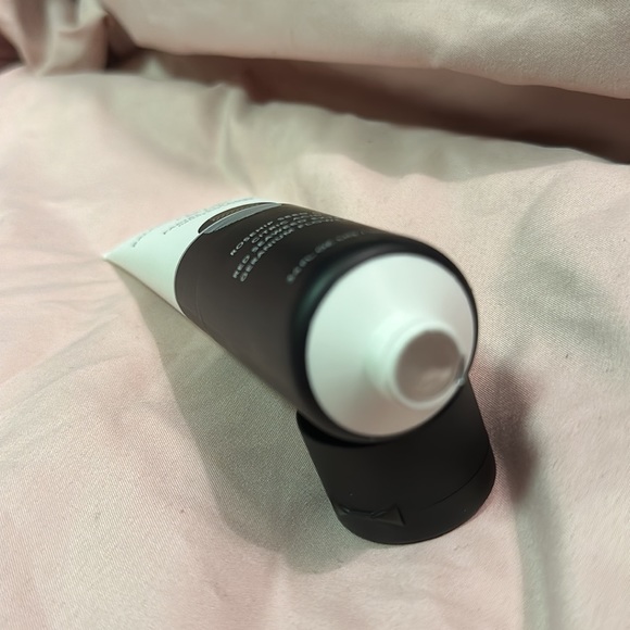 MAZI Facial Cleanser - Picture 3 of 3